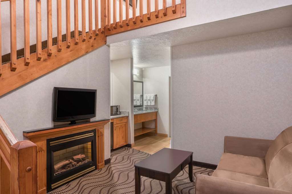 La Quinta Inn & Suites by Wyndham Idaho Falls Ammon - photo 58