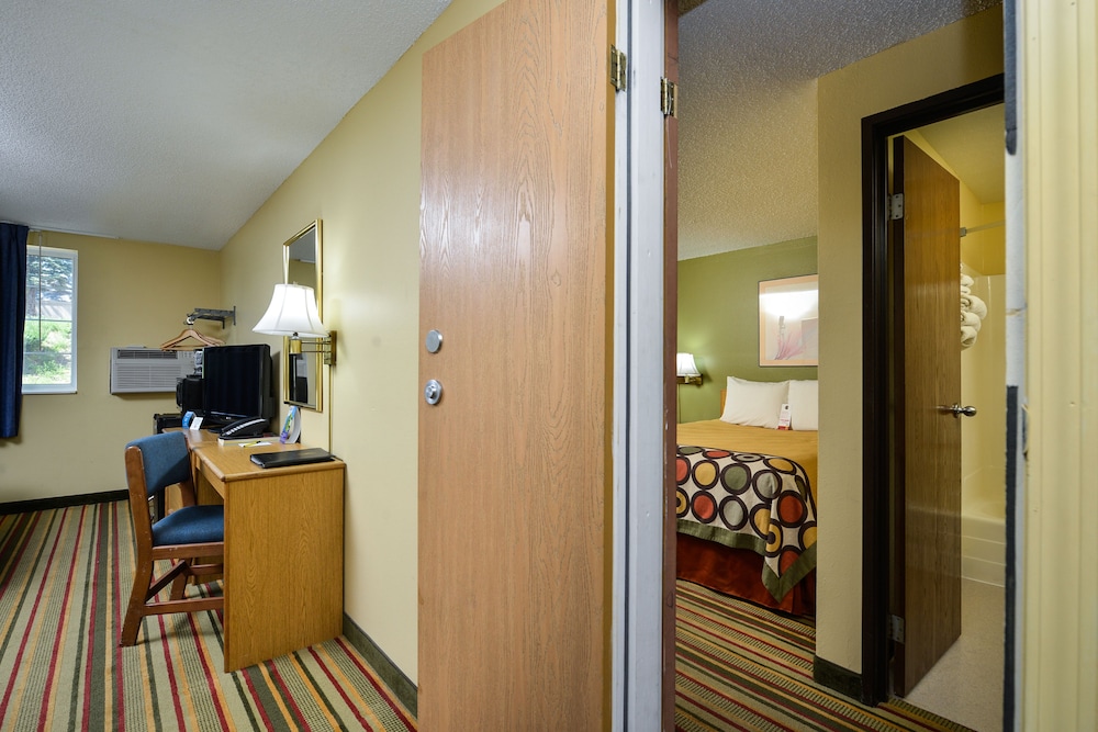 Super 8 by Wyndham Minot Airport - photo 11