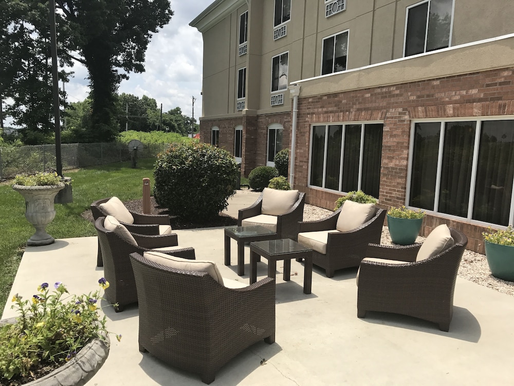 Holiday Inn Express Hotel & Suites High Point South by IHG - photo 37