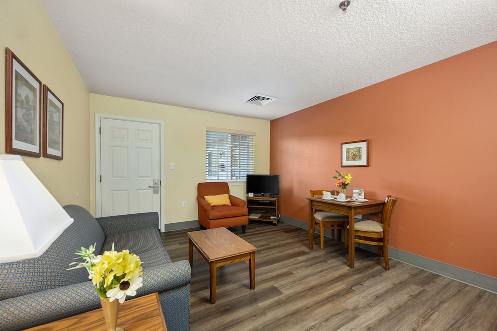 Affordable Suites Fredericksburg - photo 4