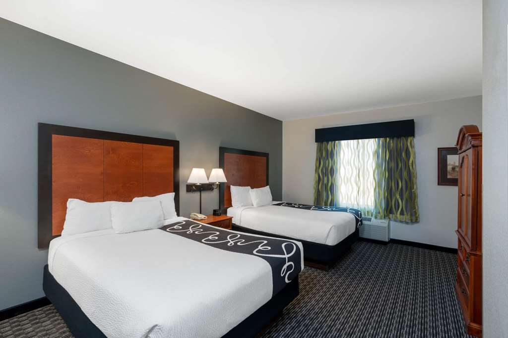 La Quinta Inn & Suites by Wyndham Rifle - photo 23