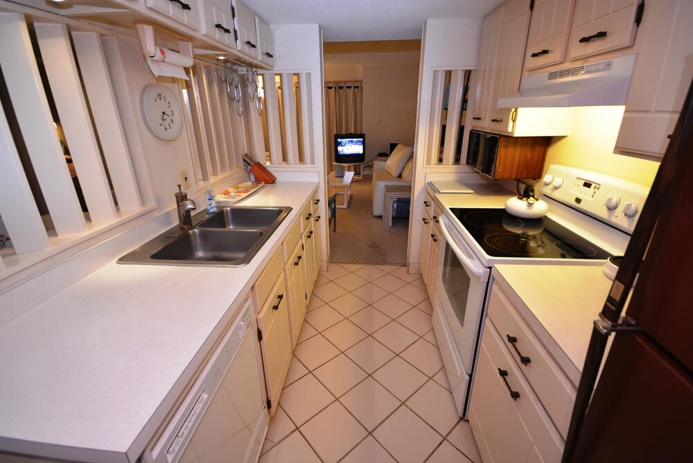 Covington Towers 103 2 Br Condo - photo 11