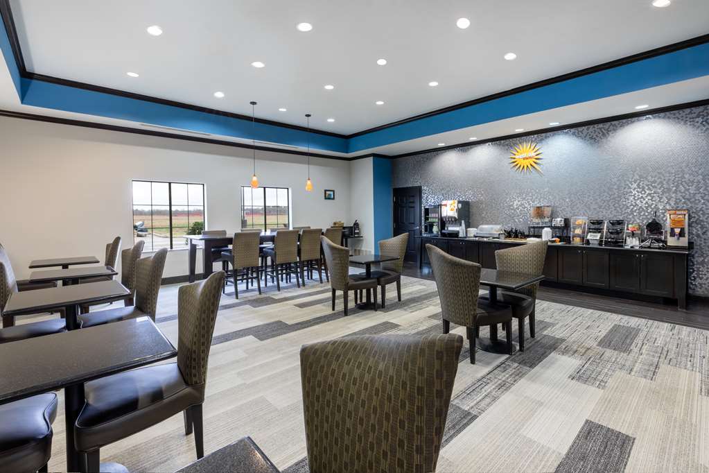 La Quinta Inn & Suites by Wyndham Mt. Pleasant - photo 7