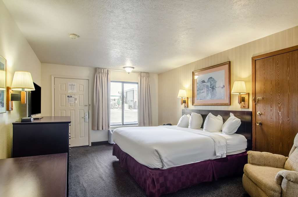 Americas Best Value Inn & Suites Ft. Collins E at I 25 - photo 12