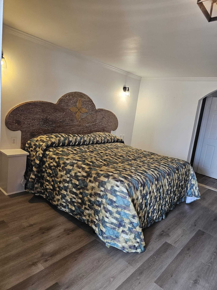 Westview Motel - photo 6