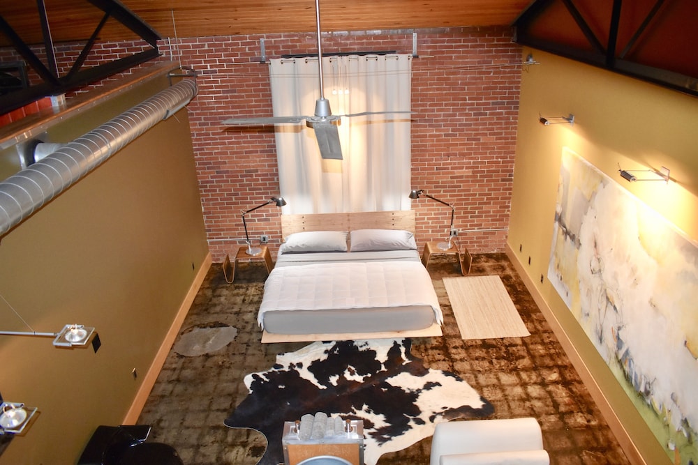 The Hangar Lofts Hotel - photo 7