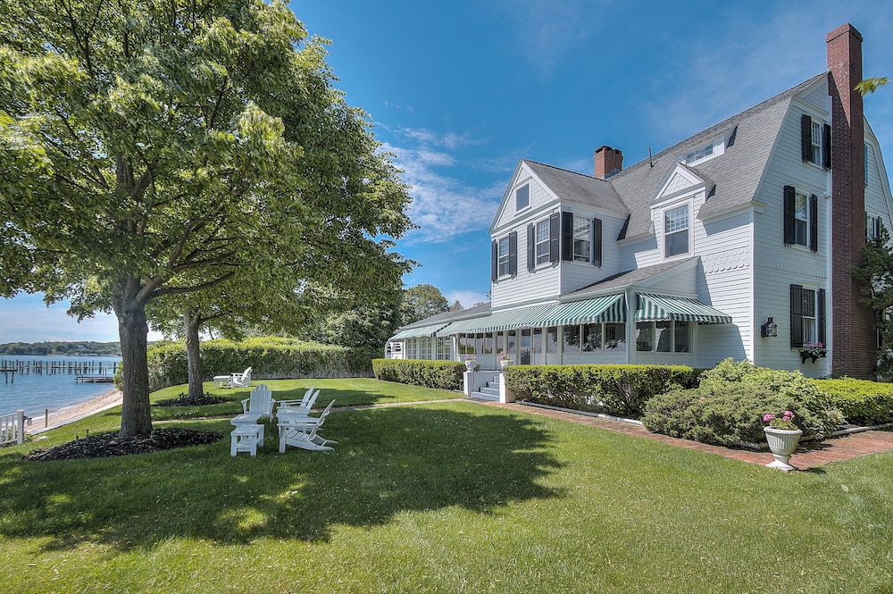 Harbor Knoll Bed and Breakfast — 4-Star Luxury Hotel in Greenport, United States