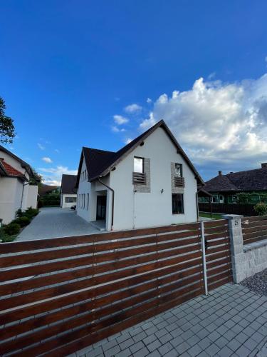 Fenyő Apartman House Ii. — 4-Star Luxury Hotel in Odorheiu Secuiesc, Romania