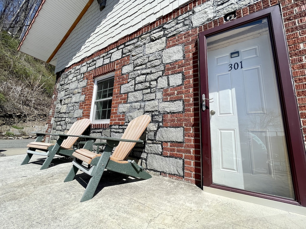 Skyline Village Inn - photo 7