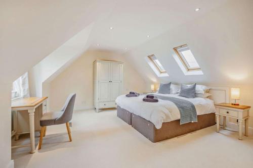 Beautiful 4 5 bedroom village house with rural views — 4-Star Luxury Hotel in Salford, United Kingdom