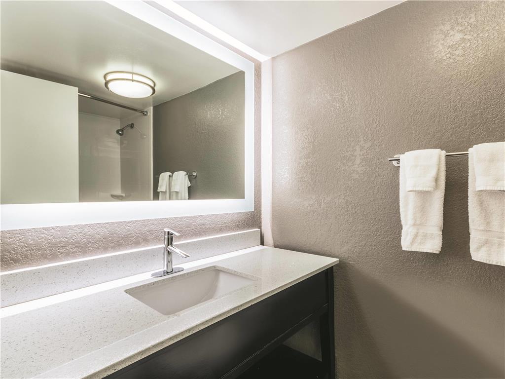 La Quinta Inn & Suites by Wyndham Virginia Beach - photo 16