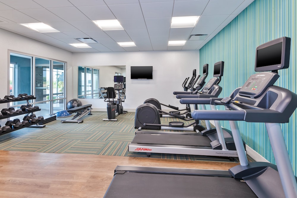 Holiday Inn Express & Suites Grand Rapids Airport South by IHG - photo 22