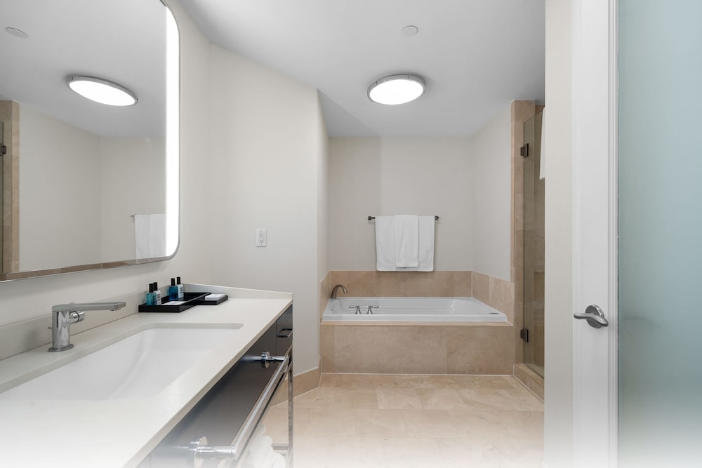 Fontainebleau Miami Beach Private Luxury Suites - photo 370