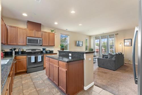 Eat Sleep Stroll Repeat Walkable Midtown 2BR Home