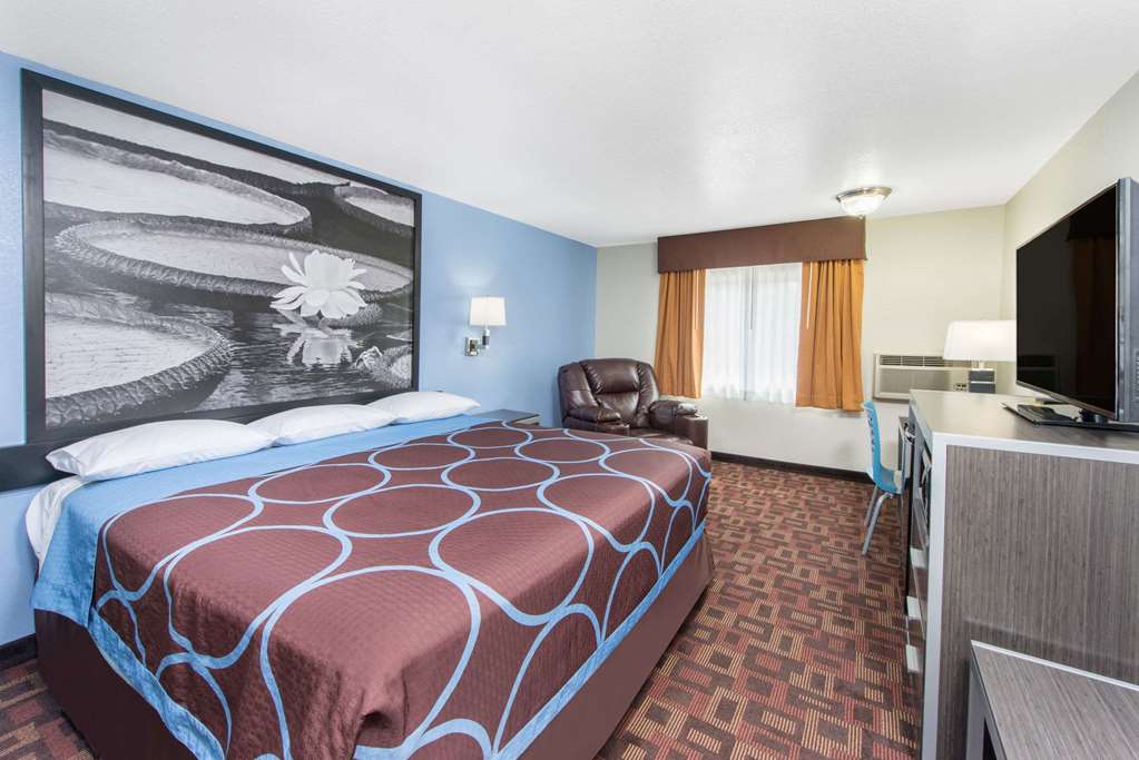 Super 8 by Wyndham Moberly MO - photo 9