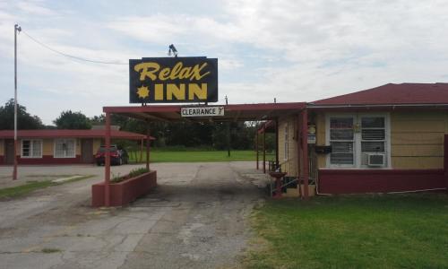 Relax Inn Ranger - photo 16