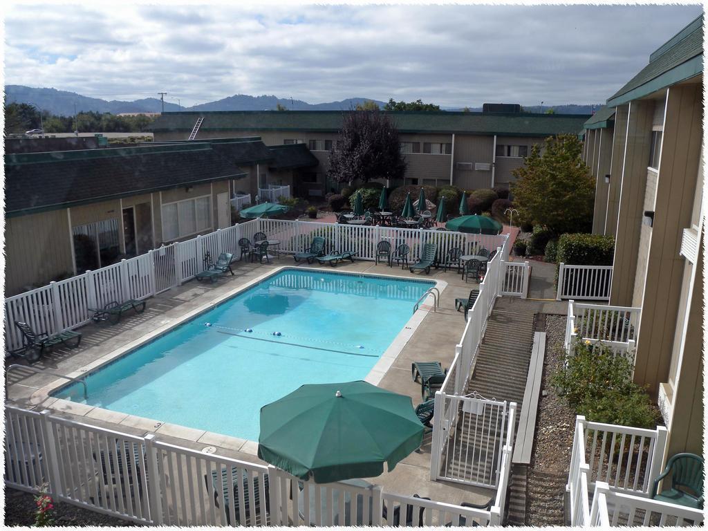 Windmill Inn Of Roseburg - photo 5