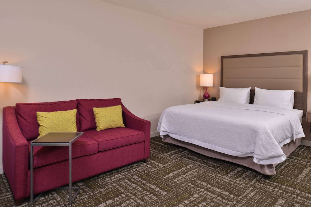 Hampton Inn & Suites Dallas Market Center - photo 25