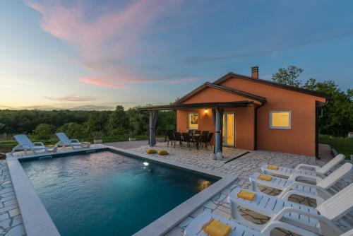 Villa Pendolina with Private Pool — 4-Star Luxury Hotel in Buje, Croatia