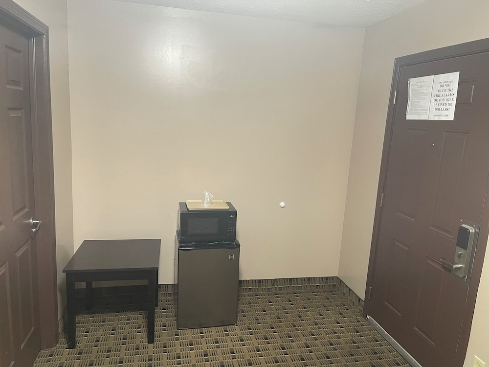 Economy Inn And Suites Ashtabula - photo 23
