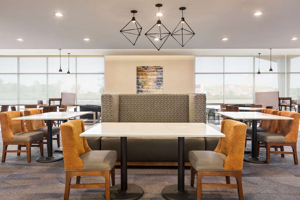 La Quinta Inn & Suites by Wyndham Mount Laurel Moorestown - photo 11