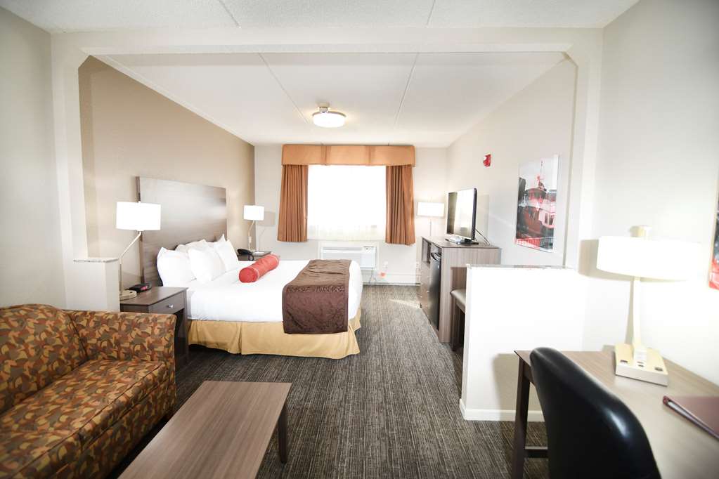 Best Western Plus Sandusky Hotel & Suites - photo 38