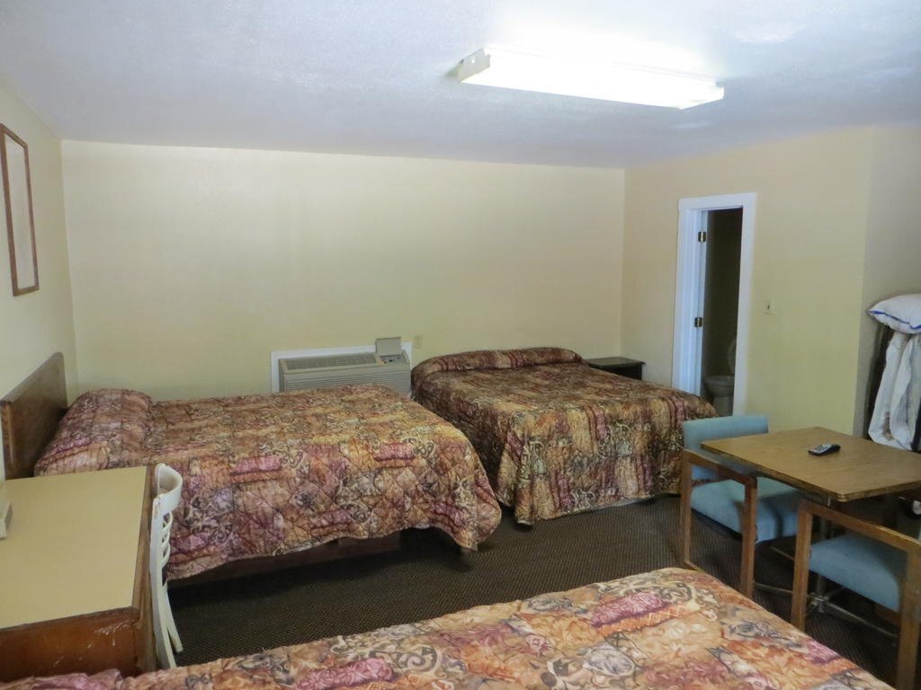 Economy Inn Fort Dodge - photo 16