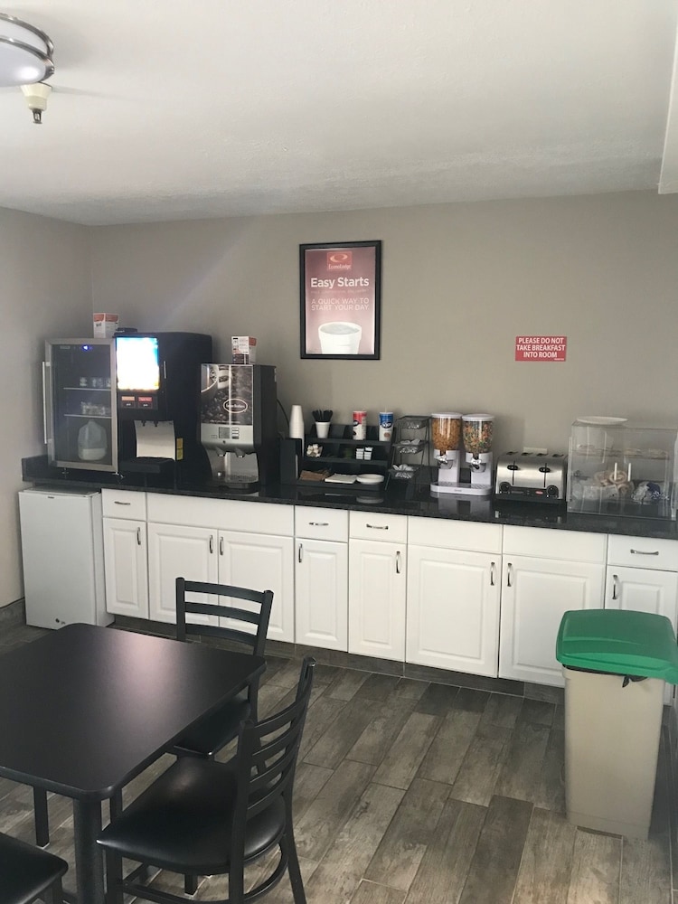 Ameri Stay Inn & Suites - photo 14