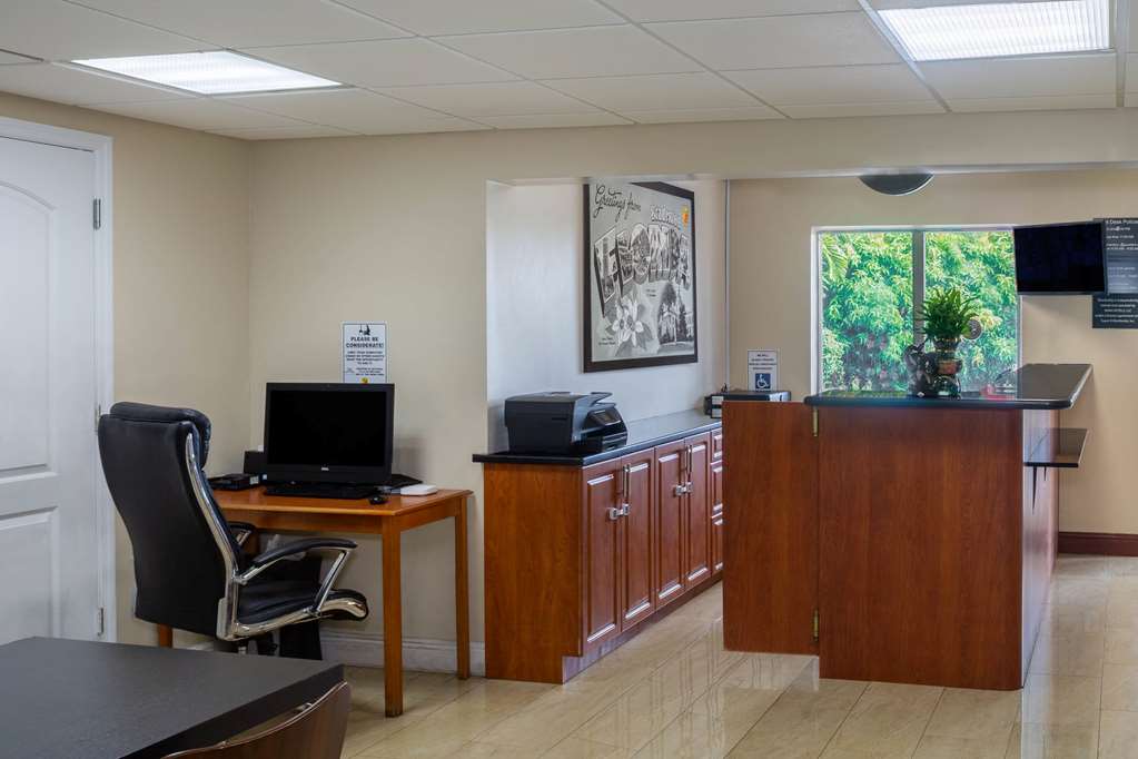 Super 8 by Wyndham Bradenton Sarasota Area - photo 21