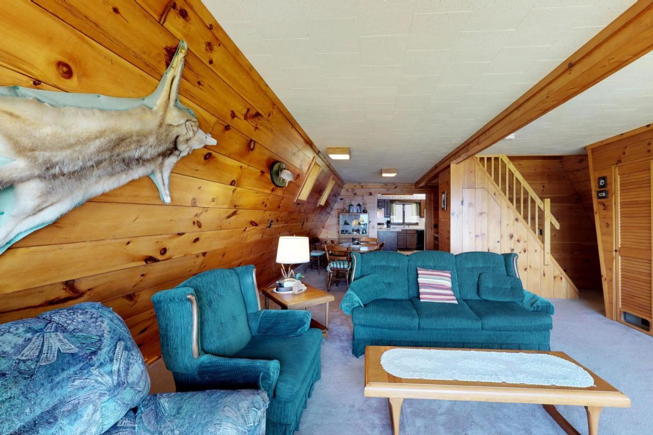 A Frame on the Shore in Greenville, United States