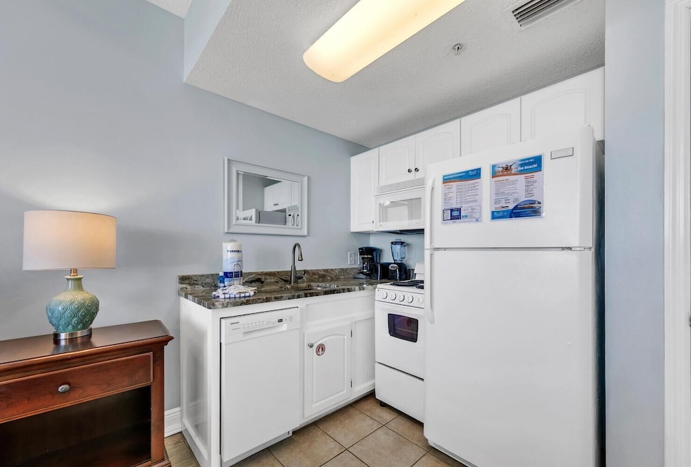 Majestic Beach Towers 1 1412 - photo 17