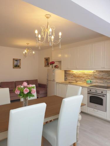 Apartment Elizabeth with balcony — 4-Star Luxury Hotel in Split, Croatia