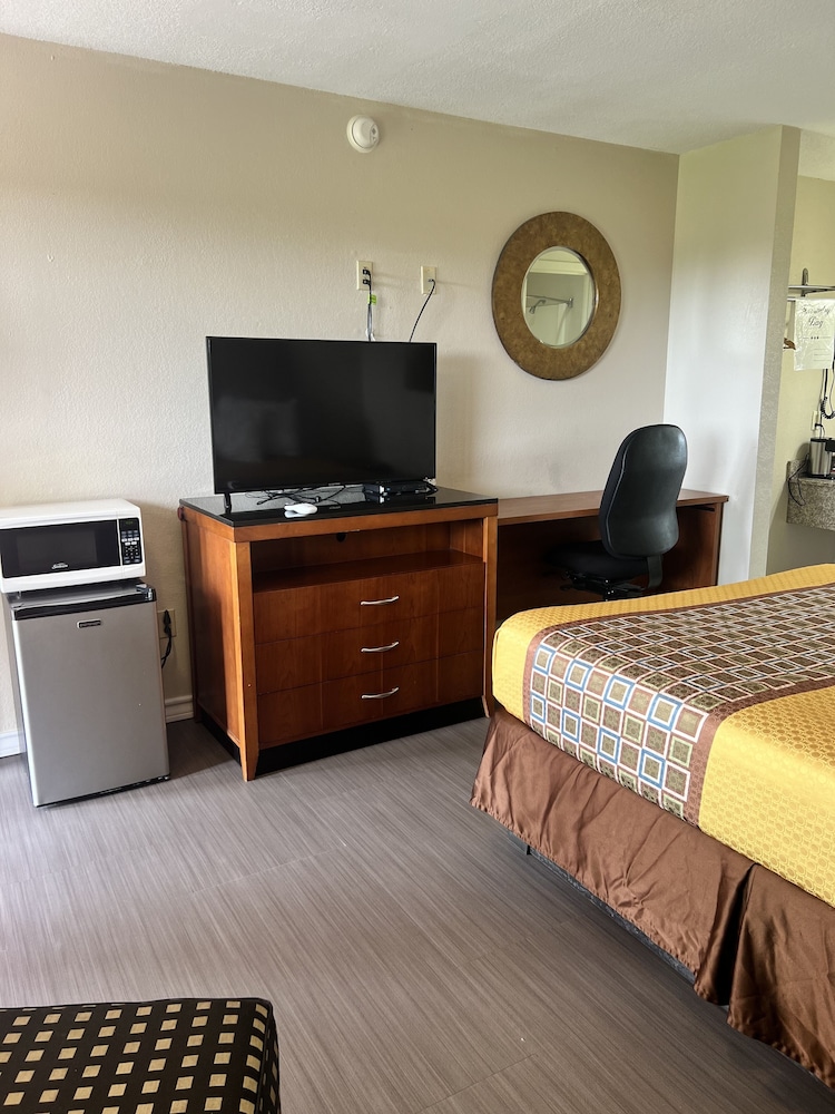Americas Best Value Inn Edna - photo 16