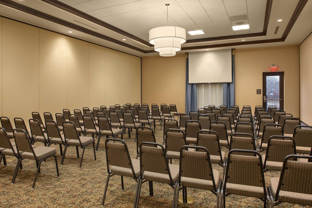 Hilton Garden Inn Akron - photo 32