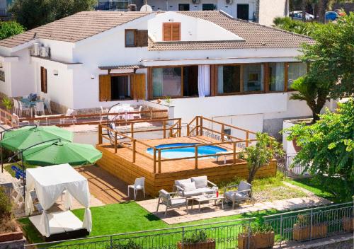 Villa Indipendente Panoramica Terrazze E Giardino — 4-Star Luxury Hotel in Sant'agata Sui Due Golfi, Italy