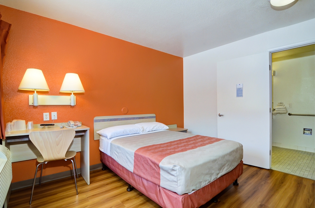 Motel 6 Palm Springs CA East Palm Canyon - photo 38