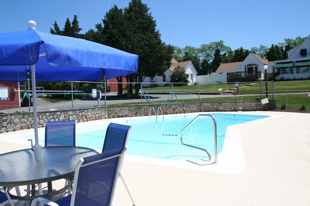 Blue Spruce Motel & Townhouses - photo 30