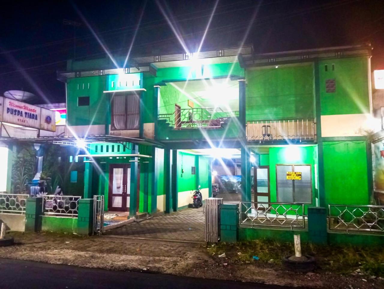 Puspa Tiara Syar’i Guci Mitra RedDoorz in Purwokerto, Indonesia