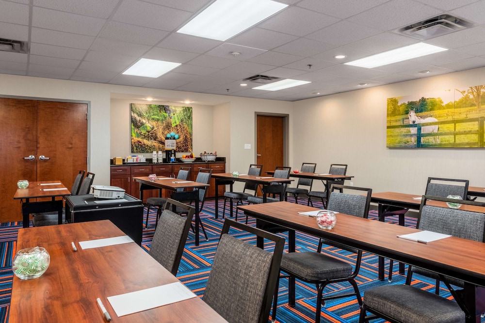Hampton Inn & Suites Hopkinsville - photo 37
