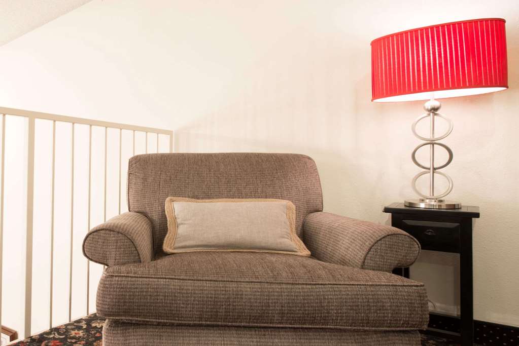 Super 8 by Wyndham Richmond - photo 5