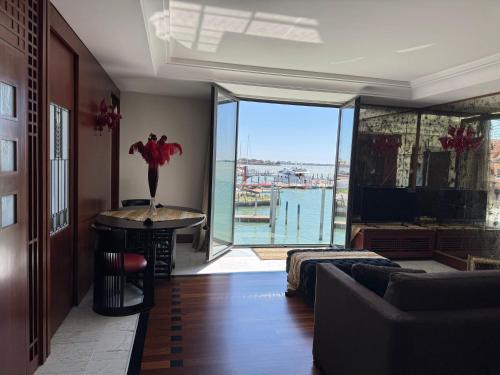 Deluxe Oliver's House — 4-Star Luxury Hotel in Venice, Italy
