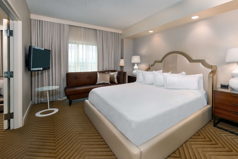 Hilton Charlotte Airport - photo 12