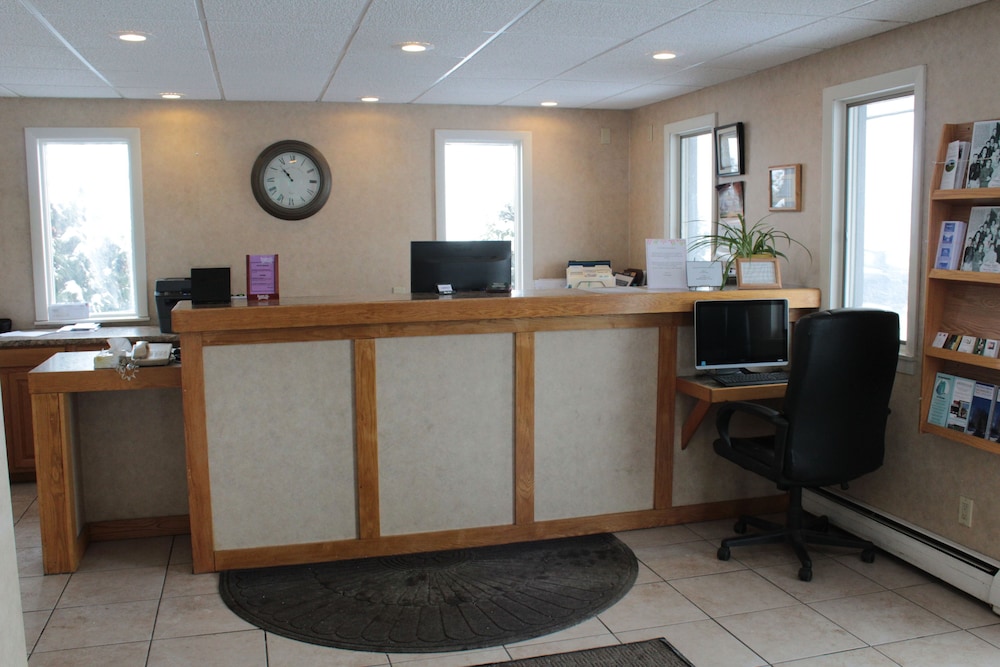 Shiretown Inn & Suites - photo 3