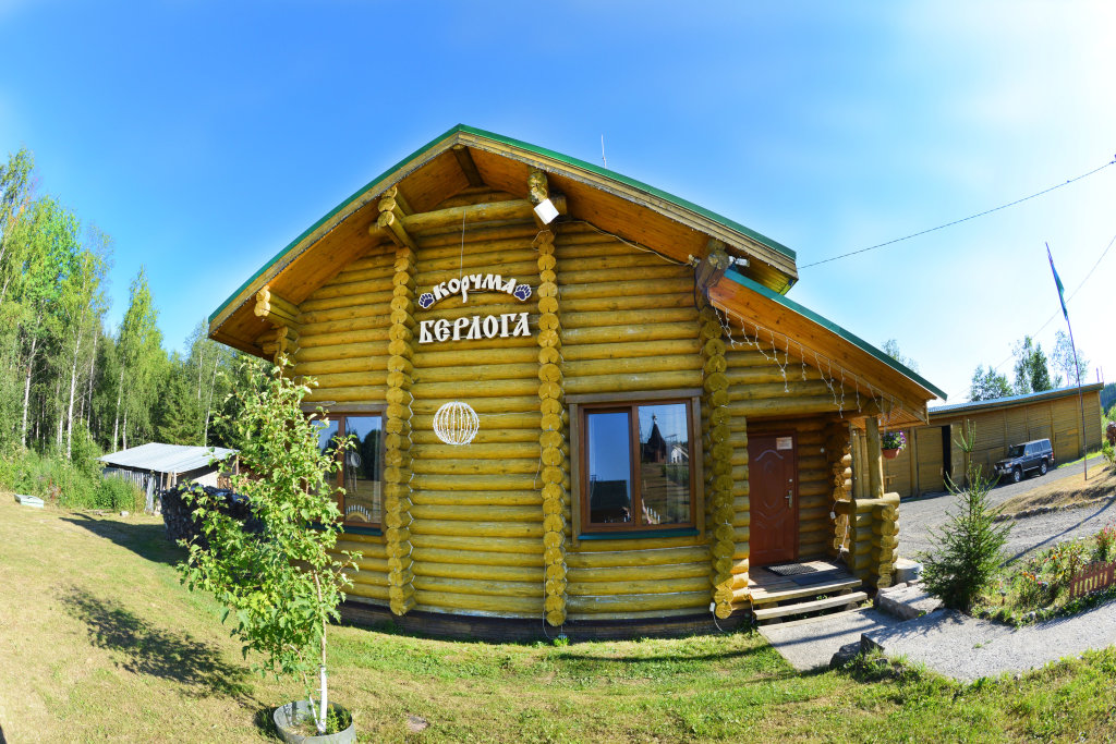 Hunter Paradise Recreation Center pet-friendly hotel Kvartsitnyy