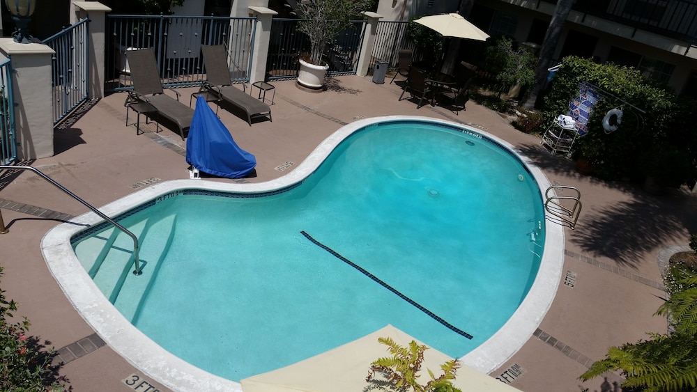 Tarzana Inn - photo 15