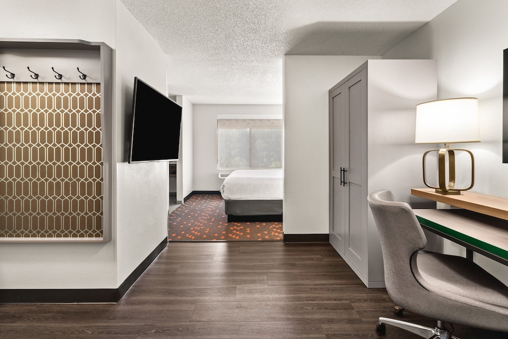 Holiday Inn & Suites Bothell by IHG - photo 13