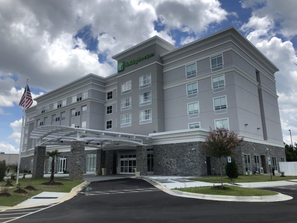 Holiday Inn Hotel & Suites Fayetteville W Fort Bragg Area by IHG in Fayetteville, United States
