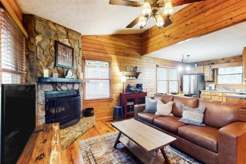 Bluebird Bliss in Blue Ridge, United States