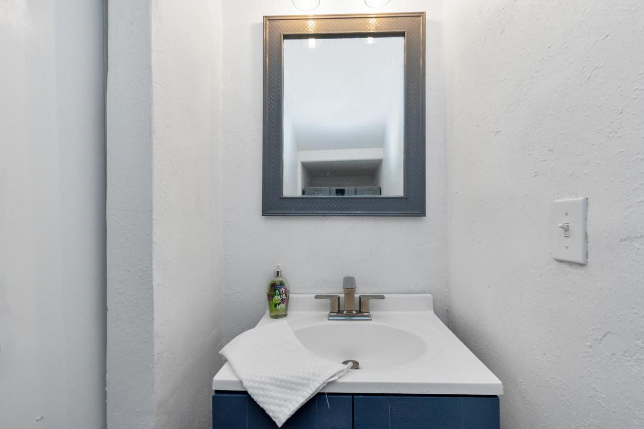 Summer Bliss Blocks To the Beach Midtown Galveston in Galveston, United States