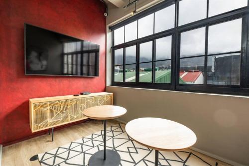 Modern Studio Apartment CoWorking City Views